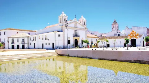 Weißes Gebäude in Lagos, Portugal-placeholder