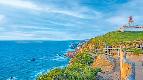 Cabo da Roca mit Klippen und Leuchtturm im Hintergrund-placeholder