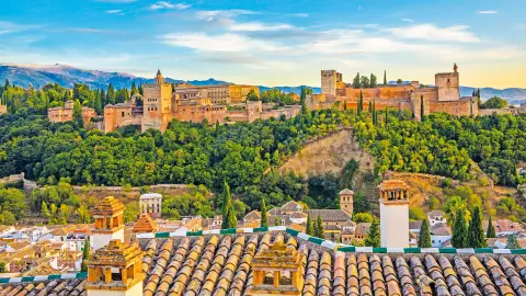 UNESCO-Welterbe Alhambra über den Dächern Granadas-placeholder