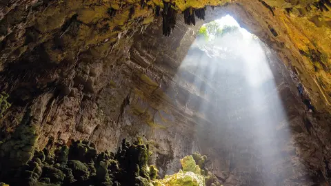 BRI111_Apulien_content_1920x1080px_Grotte-di-Castellana-placeholder