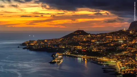 Funchal bei Nacht-placeholder