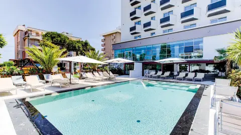 ­BLQ111_7296_Emilia_Romagna_Hotel-Due-Mari_Pool-placeholder