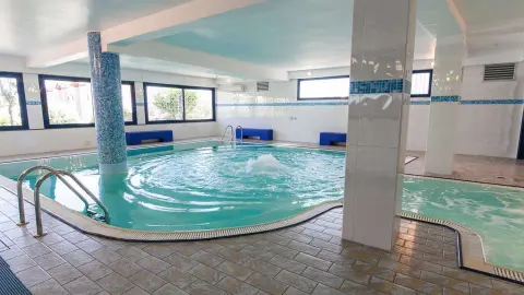 ­BLQ111_7296_Emilia_Romagna_Hotel-Nord-Est_schwimmbad-placeholder