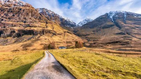 Glen Coe-Tal in Schottland mit Bergen im Hintergrund-placeholder