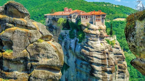 Bergpanorama mit Blick auf das Kloster von Meteora-placeholder