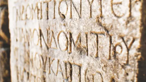 ATH112_Griechenlands_Schaetze_26_content_1920x1080px_Inschrift_Orakel_Delphi-placeholder