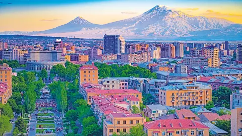 Eriwan und Berg Ararat im Abendlicht-placeholder