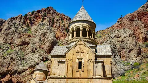 Kloster Norawank mit Berg im Hintergrund-placeholder