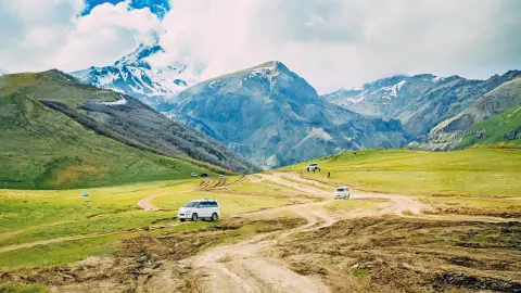 Geländewagenfahrt durch den Großen Kaukasus-placeholder