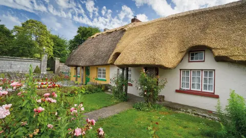 DUB111_irland-fuer-entdecker_content_1920x1080px_Adare-placeholder