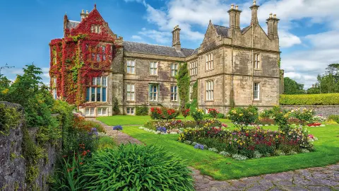 DUB111_irland-fuer-entdecker_content_1920x1080px_Muckross-House-placeholder