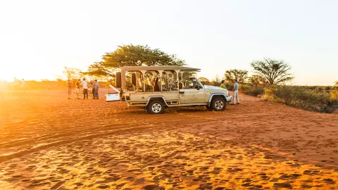 Sonnenuntergangstour in der Kalahari-Wüste-placeholder
