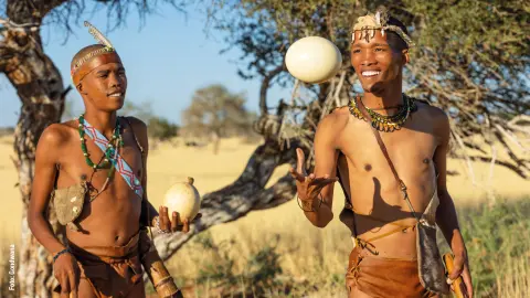 Morgendliche Wüstenwanderung in der Kalahari mit einem lokalen Experten des „Bushmen Survival Trust“-placeholder