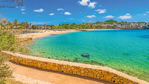 PMI118_Mallorcas_Mandelbluete_Santa-Ponca_content_1920x1080px_Santa_Ponsa_Strand-placeholder