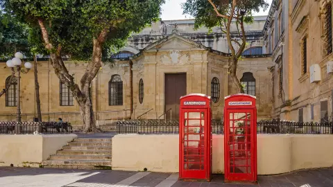 Rote Telefonzellen in Valetta-placeholder