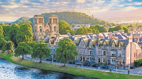 mystisch aussehendes Inverness-placeholder