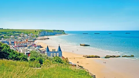 Arromanches-les-Bains mit Blick auf Stadt und Küste-placeholder