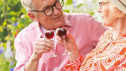 Seniorenpaar mit Calvados-placeholder