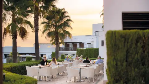 ESL112_Premium-Kurlaub-Costa-de-la-Luz_2025_fuerte-el-rompido-bar-noble-terraza-placeholder