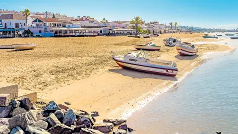 ESL112_Premium-Kurlaub-Costa-de-la-Luz_2025_fuerte-el-rompido-destino-playa-ria-barcos-placeholder