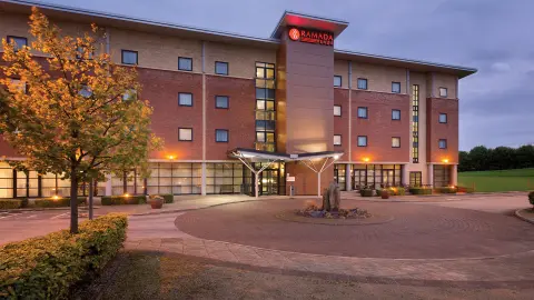 Hotel Ramada Plazaby Wyndham Wrexham von außen-placeholder