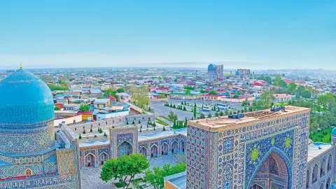 Registanplatz und Aussicht über Samarkand-placeholder
