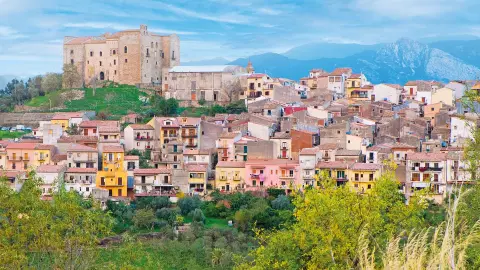 CTA111_Sizilien_Inselgoettin-unter-dem-Aetna_content_1920x1080px_Castelbuono-placeholder