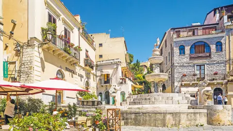 CTA111_Sizilien_Inselgoettin-unter-dem-Aetna_content_1920x1080px_Altstadt-Taormina-placeholder