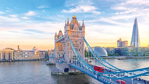 Die Tower Bridge im Sonnenuntergang -placeholder