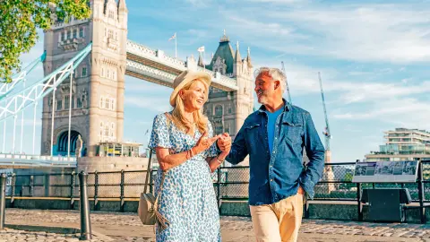 Seniorenpaar Zu Gast in der britischen Hauptstadt London-placeholder