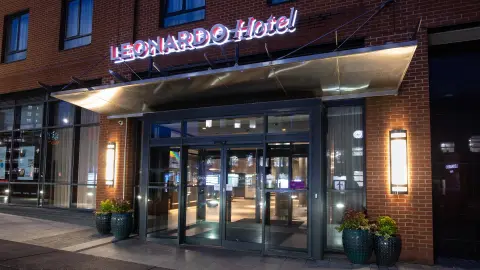 Hoteleingang des Leonardo Hotel London Watford-placeholder
