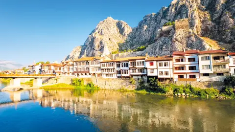 Die Stadt Amasya mit ihrer Felsenburg-placeholder