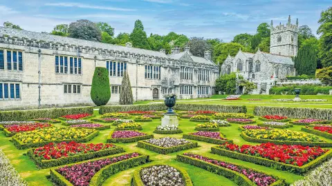 Herrenhaus Lanhydrock mit seinen Gärten-placeholder